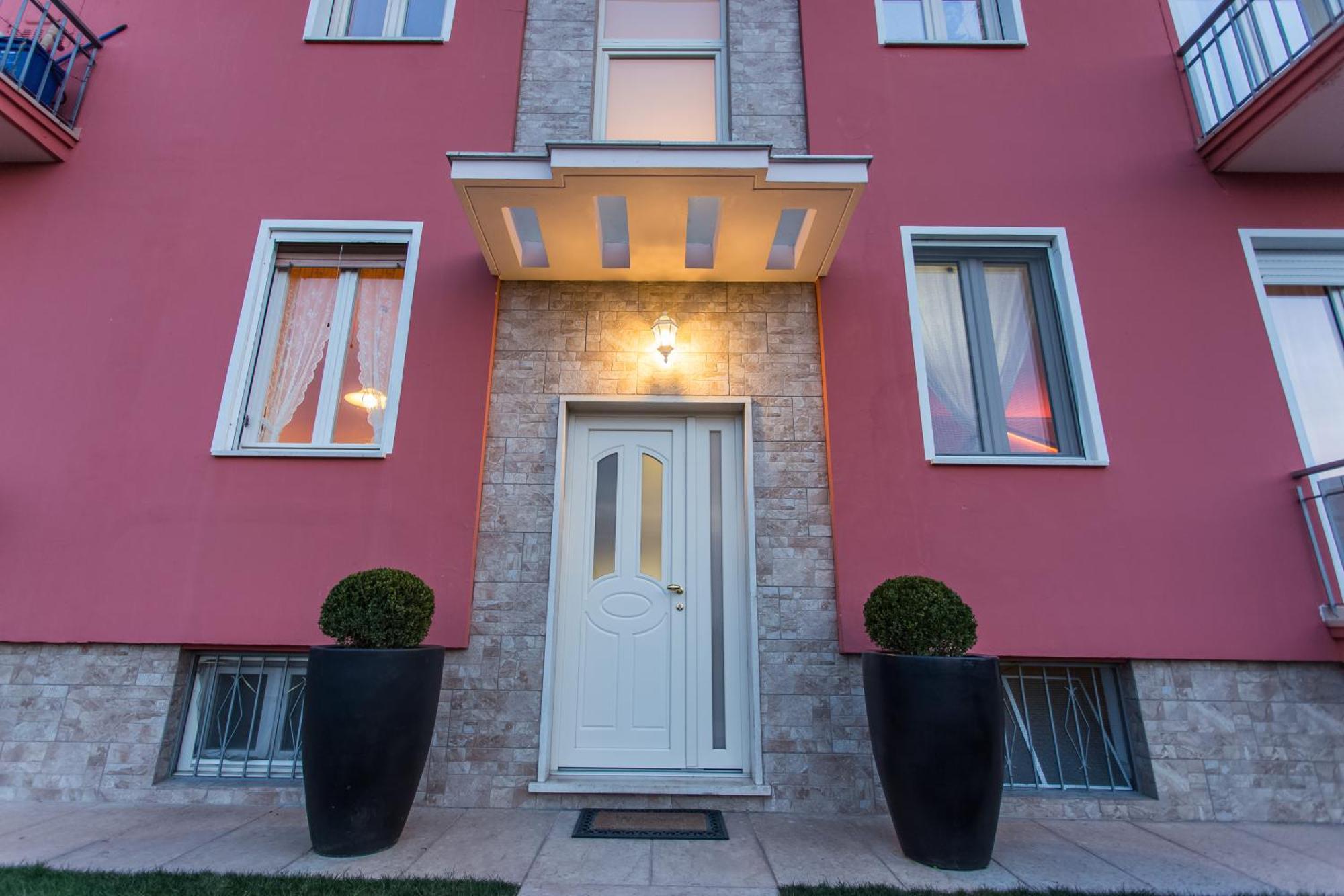Lm House Apartment Лонато Екстериор снимка