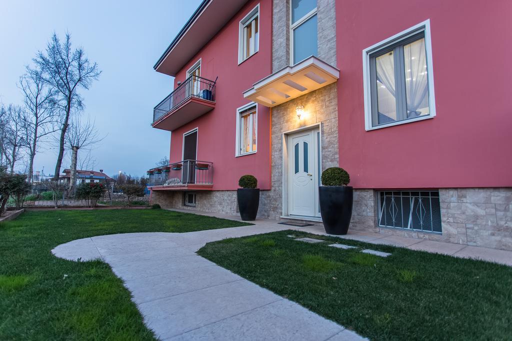 Lm House Apartment Лонато Екстериор снимка